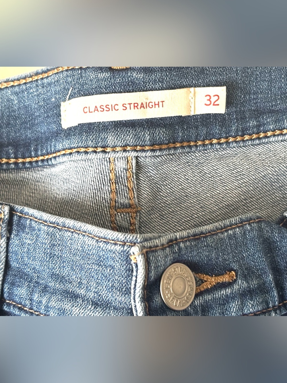 Levi’s Classic Straight Jeans Size 32 Medium Wash Denim - Picture 3 of 4